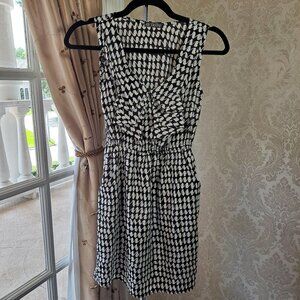BeBop Size Small Black/White Dress Sleeveless VNeck Elastic Waist Pockets